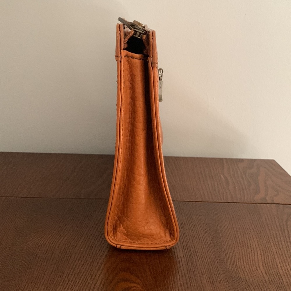 Burberry’s Vintage Clutch - Picture 5 of 8